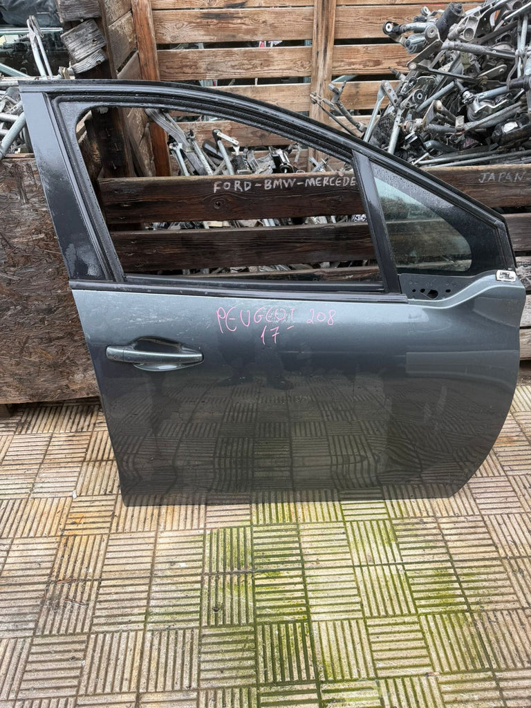 Door Front Right Peugeot 208 2017