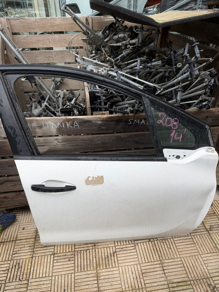 Door Front Right Peugeot 208 2014